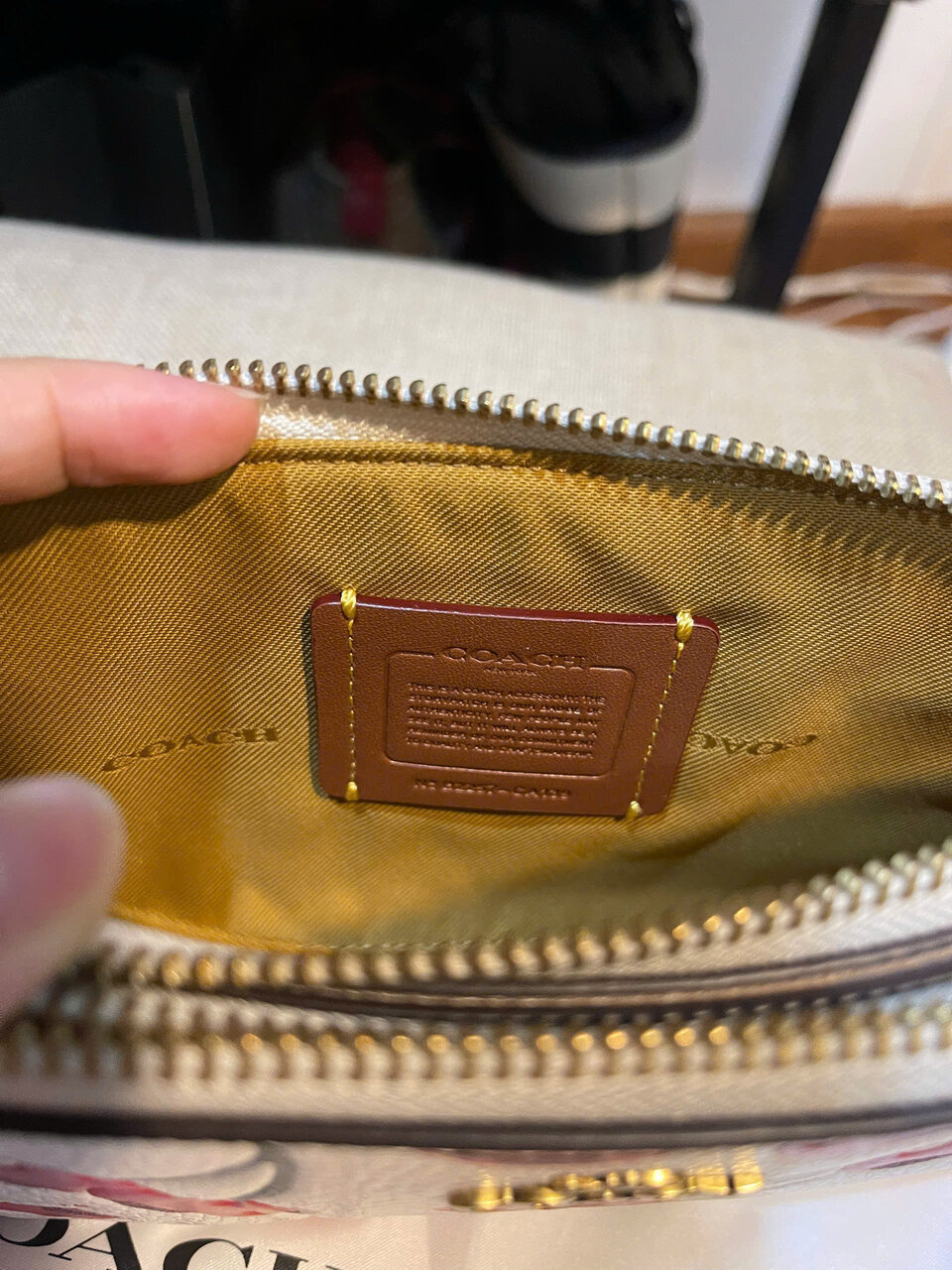 [25-010055] COACH Kira Crossbody With Cherry CA139 - Thumbnail 7