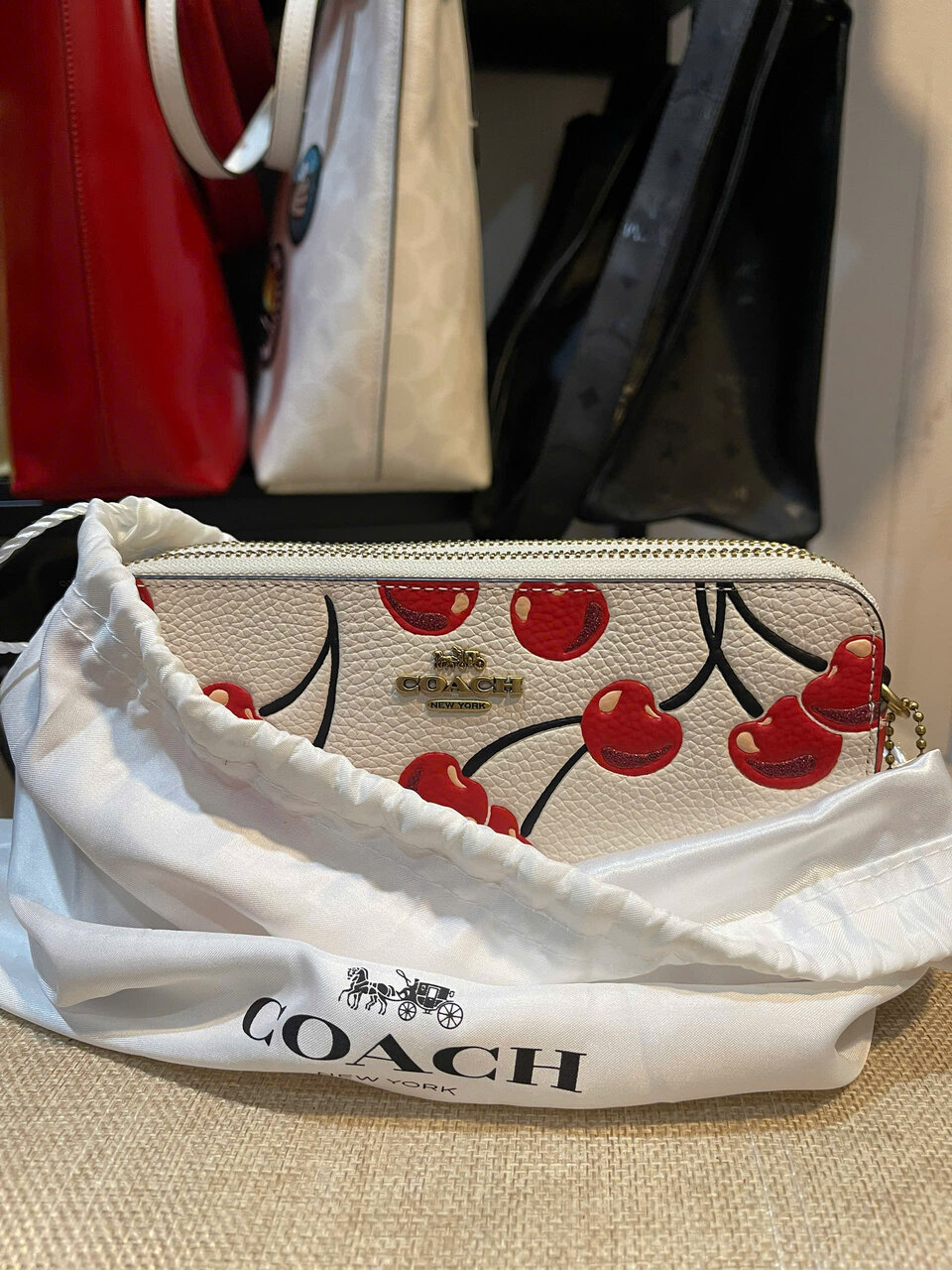 [25-010055] COACH Kira Crossbody With Cherry CA139 - Thumbnail 5