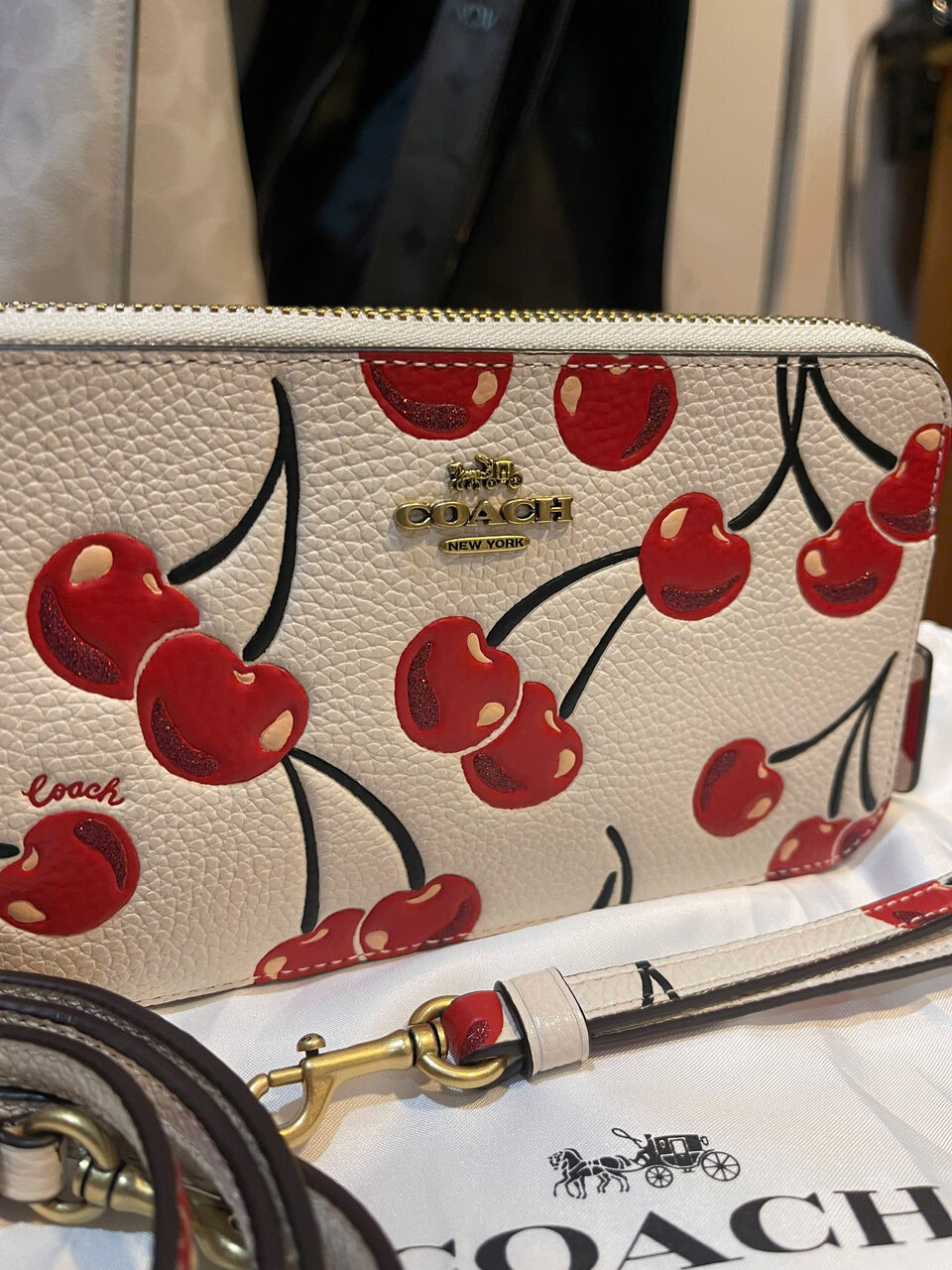 [25-010055] COACH Kira Crossbody With Cherry CA139 - Thumbnail 4