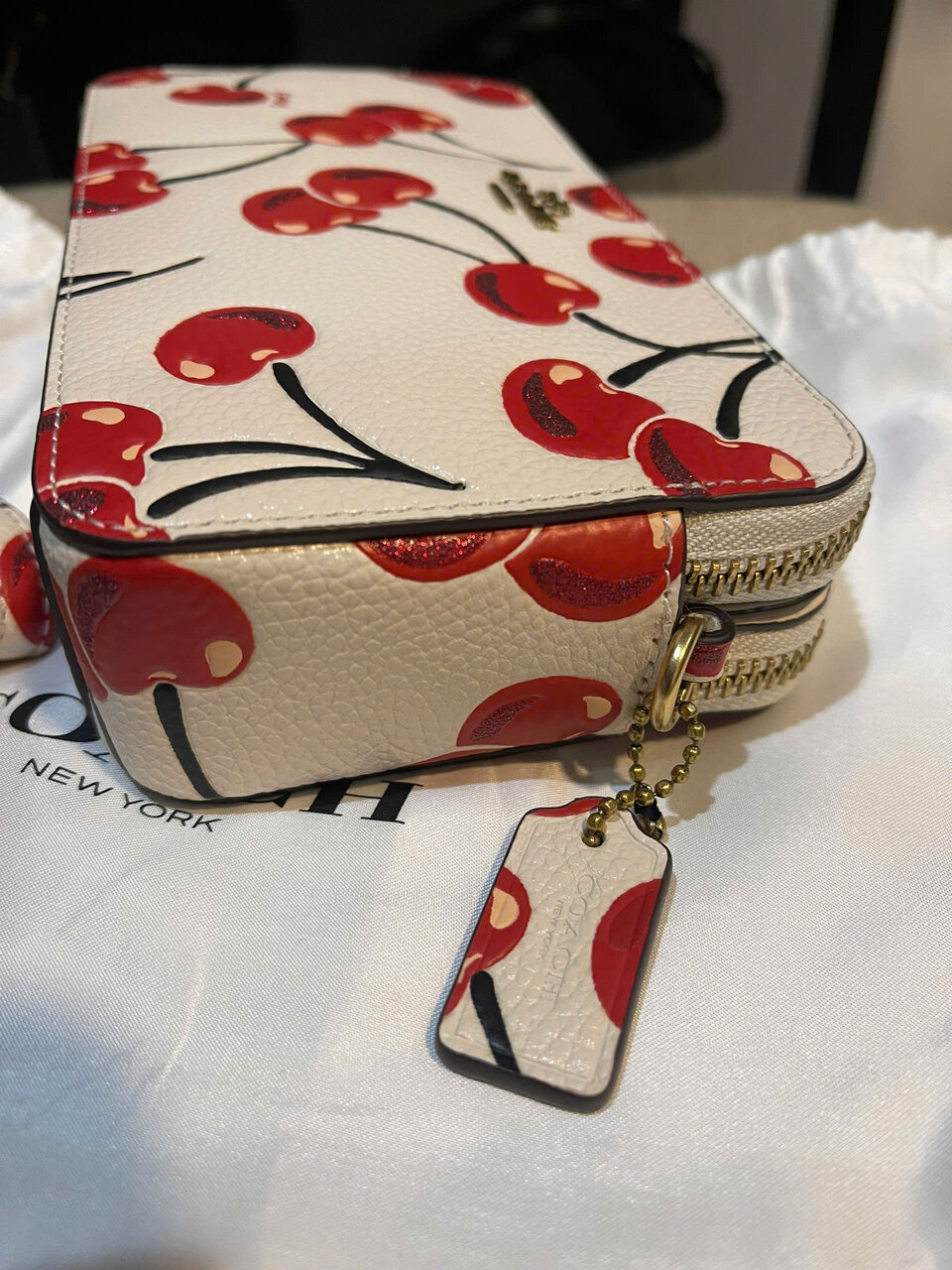 [25-010055] COACH Kira Crossbody With Cherry CA139