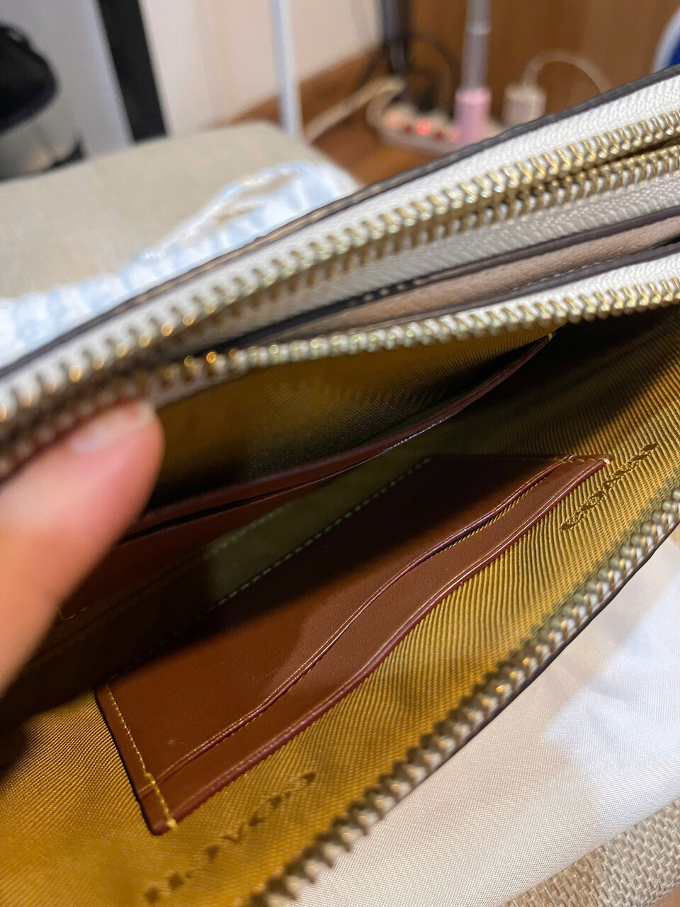 [25-010055] COACH Kira Crossbody With Cherry CA139 - Thumbnail 2